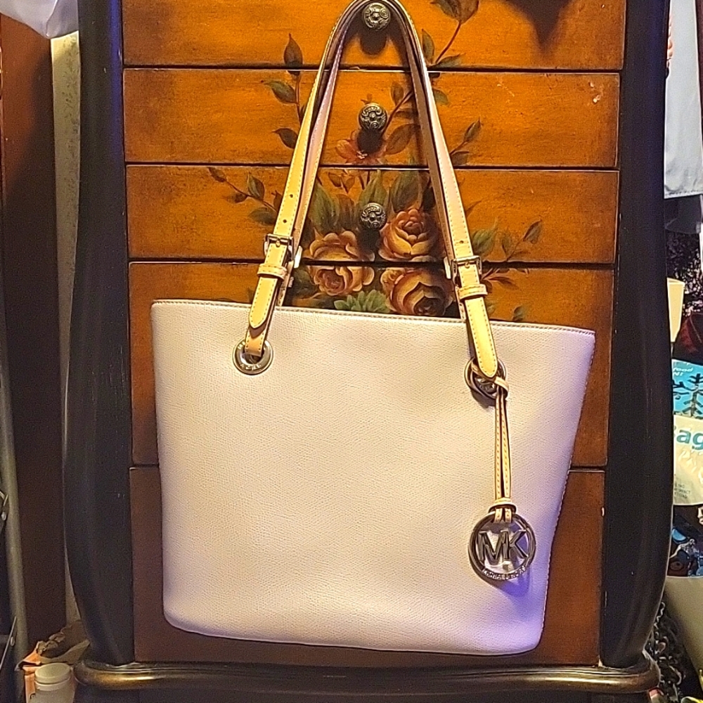 Michael kors leather medium tote